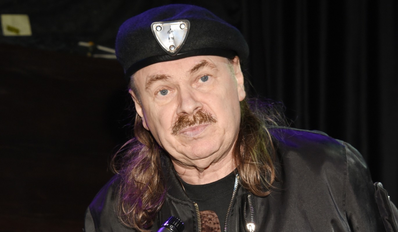 Поселился вместе с семьей в кладовке и сдал сына в интернат: что случилось с Пресняковым