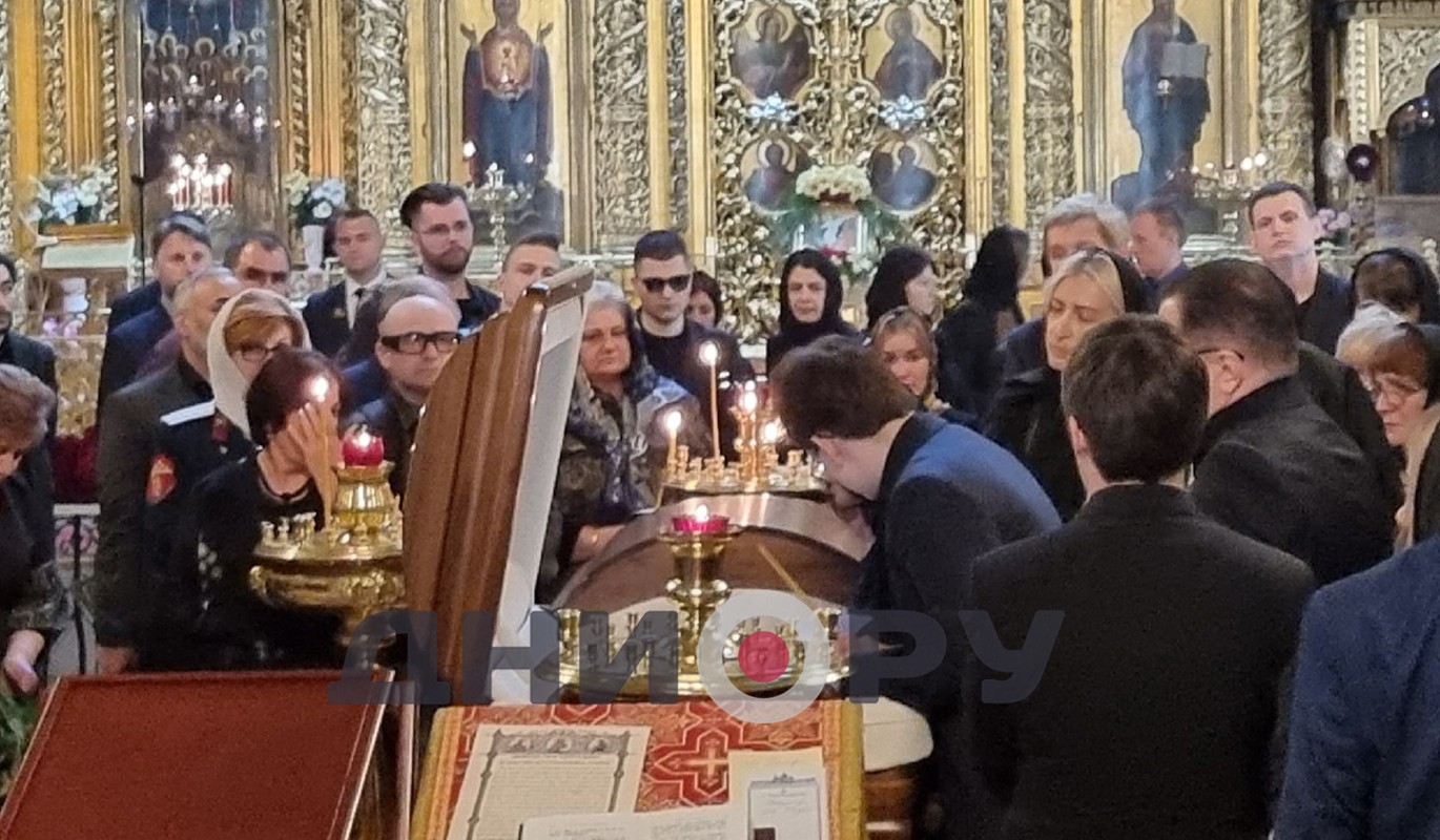 Душераздирающая сцена: слепая Гурцкая гладила мертвое тело мужа в гробу