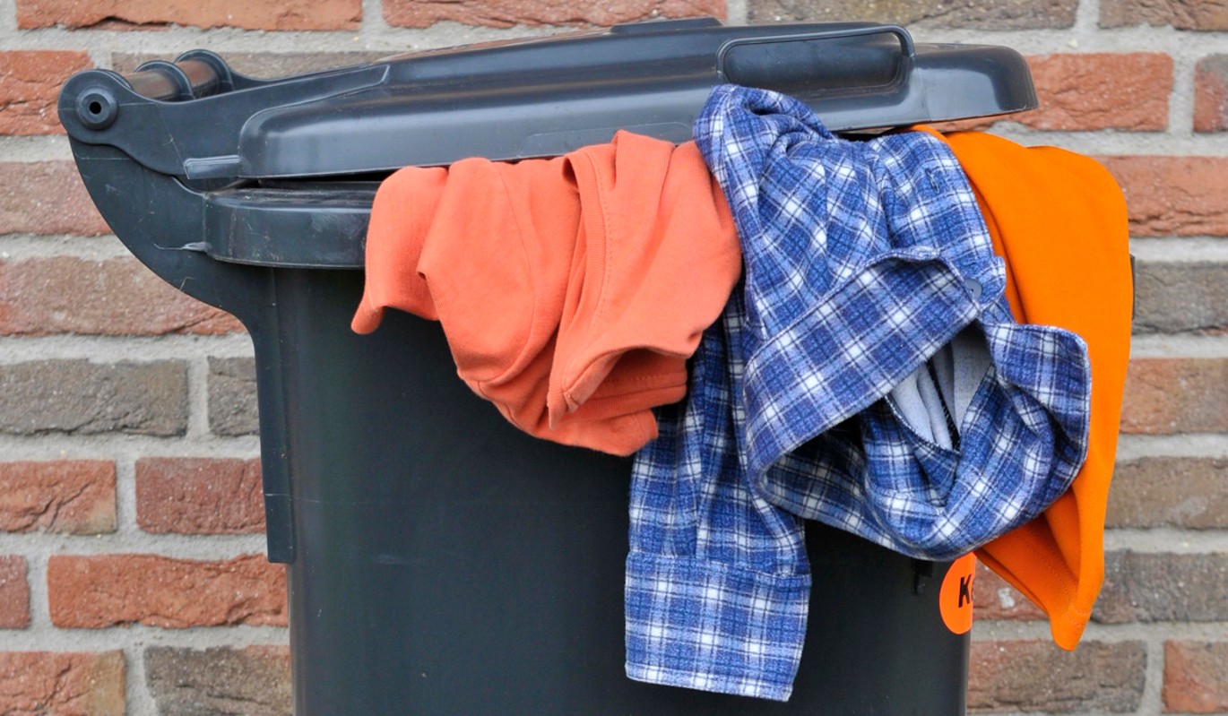 Только не в мусорку! В России меняют подход к утилизации одежды