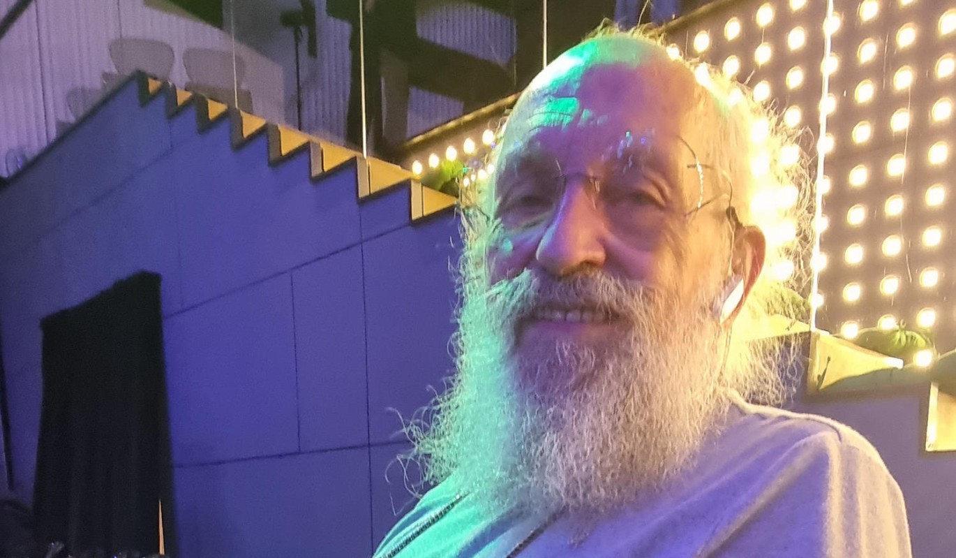 Стеклобой, стропорез и подзорная труба: 70-летний Вассерман поразил содержимым карманов