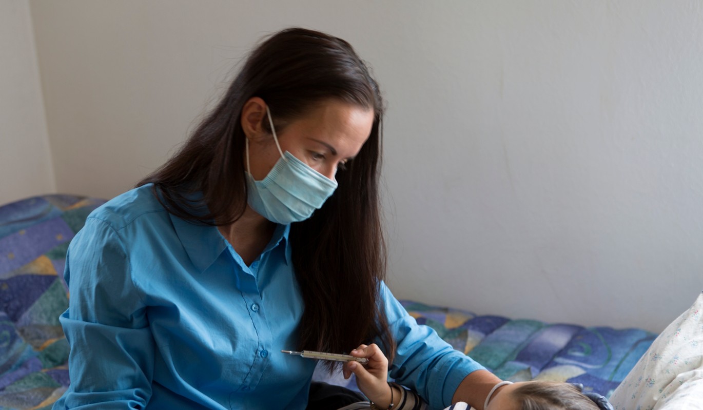 "Прививки не защищают": врач о побочном эффекте коронавируса