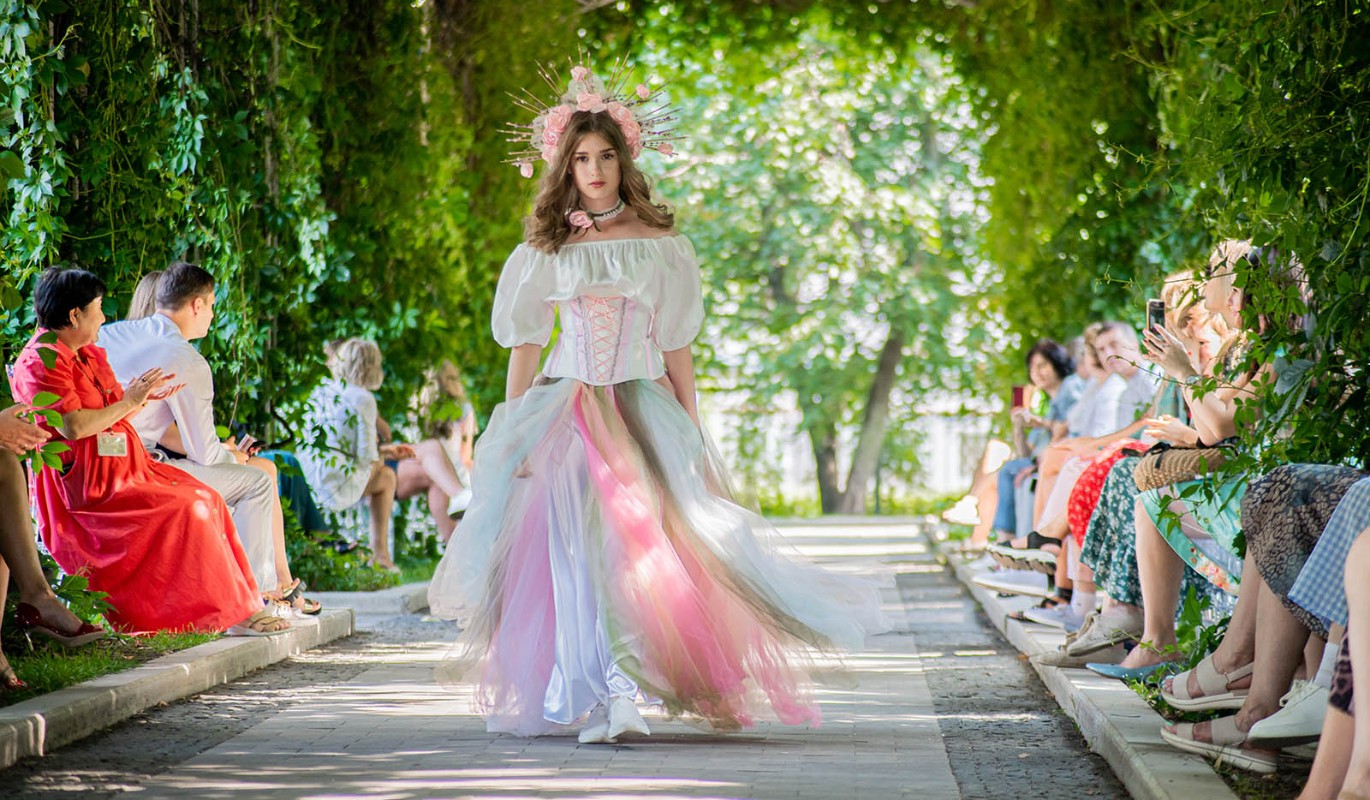 В саду имени Баумана пройдет фестиваль моды “Зеленый подиум”