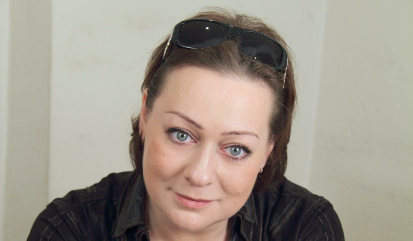 Как Пресвятая Дева: Марию Аронову повесили в метро