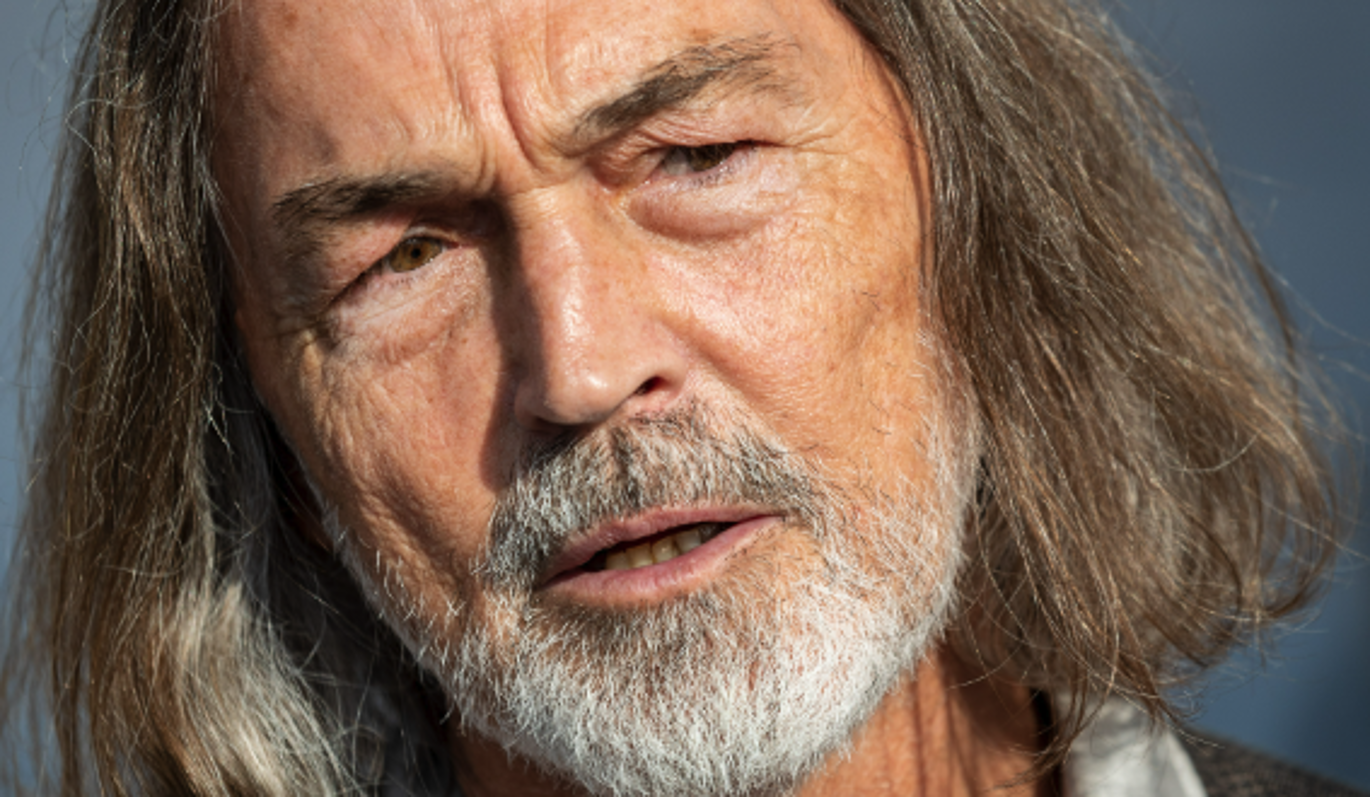 Сафронов сравнил памятник Моисееву с монументами погибших в 90-е криминальных авторитетов