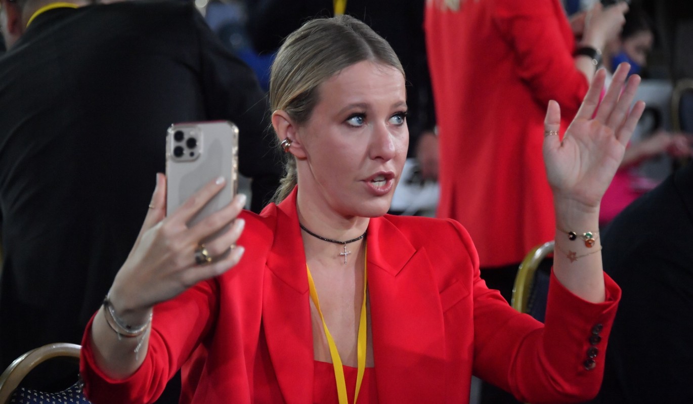 Собчак не в курсе: Богомолов держит в секрете близость с Мороз