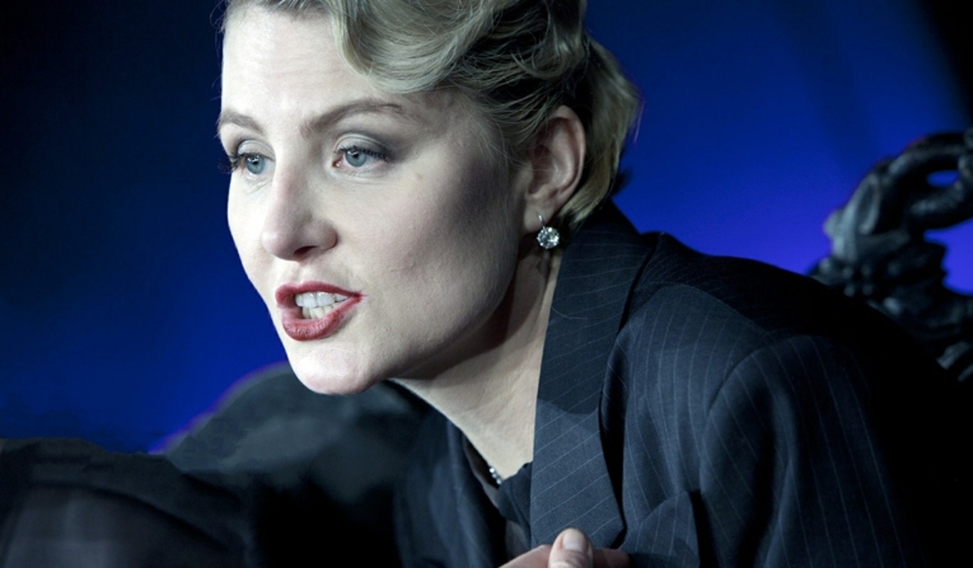 Появившаяся в платье невесты Литвинова стала совсем другой