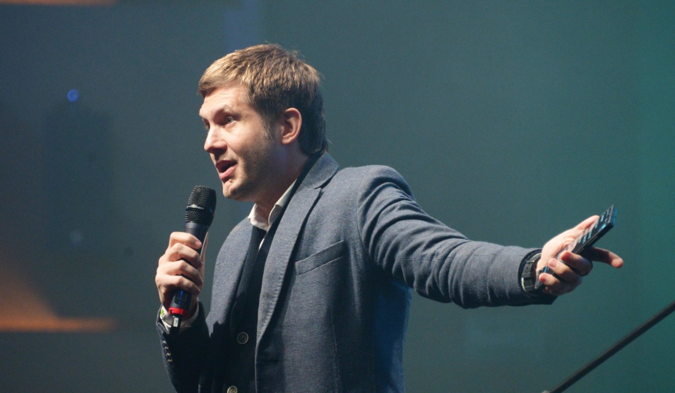 Потеря: Корчевников упал при всех в эфире телешоу