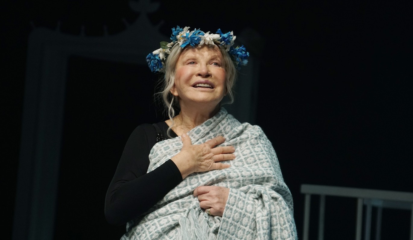 Народная артистка России Людмила Максакова попала в больницу после спектакля