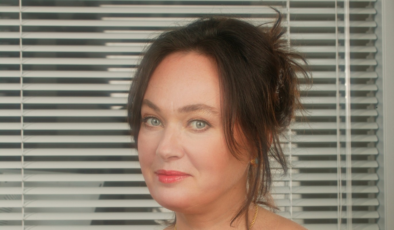 Поцелуи со сцены: Гузеева пошла ва-банк с мужчиной у всех на виду