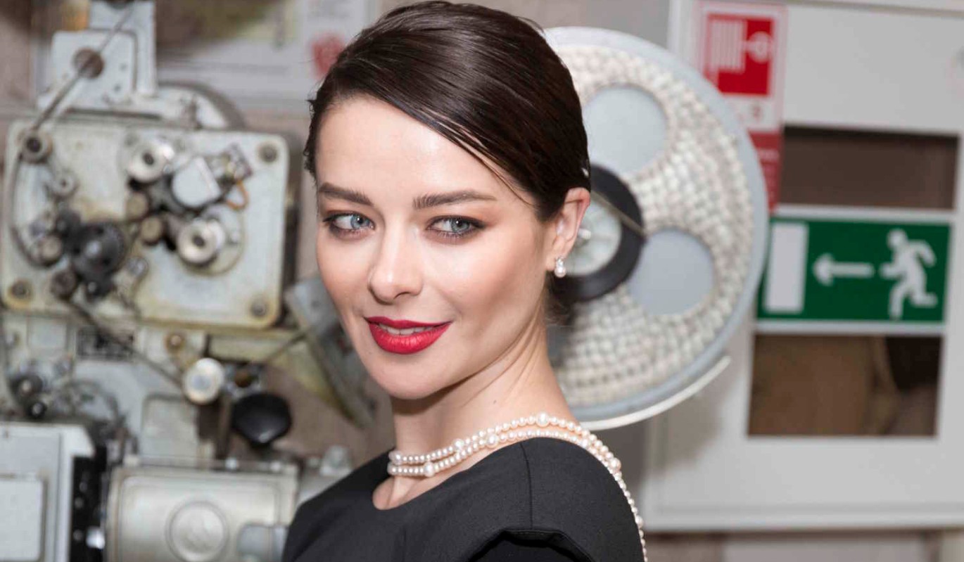 Поцеловала на спор: Александрова откровенно о первом разе