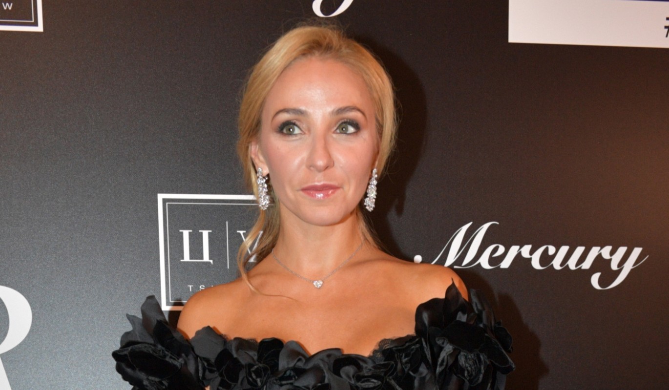 Навку заподозрили в беременности из-за одного жеста Лорак