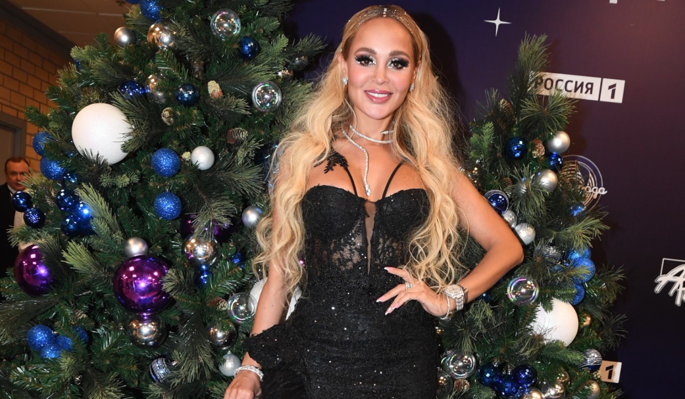 Анна Калашникова поздравила читателей "Дни.ру" с Новым годом