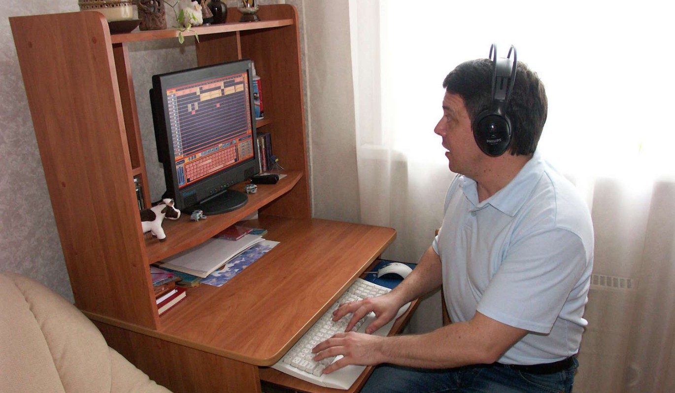 дзин кадзама. человек играющий в компьютерные игры. Final fantasy xiv. Cyberpunk 2077 герои. мужчины видеоигр.