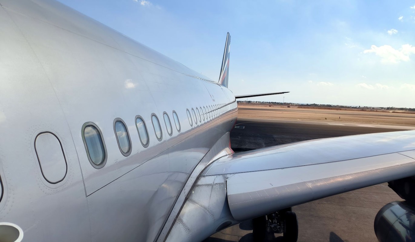 Знаменитости оказались на волосок от гибели: что известно о ЧП с самолетом