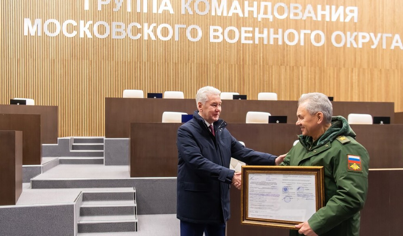 Собянин и Шойгу осмотрели штаб Московского военного округа после реставрации