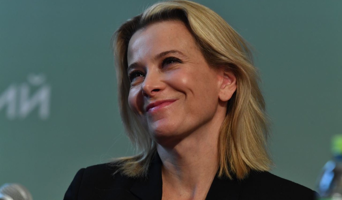 Осчастливившая мужа Юлия Высоцкая отмечает: родился Леша