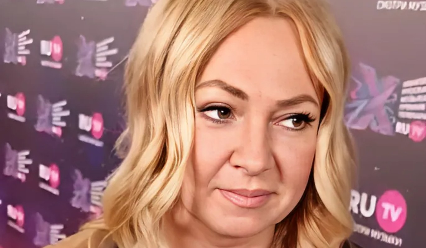 Младший сын Яны Рудковской просит другую мать: "Я тебя люблю! Приезжай!"