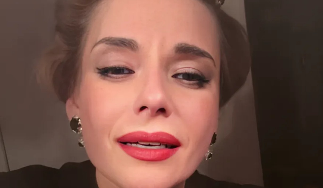 Бедная: неузнаваемая дочь Кончаловского и Толкалиной выбралась на улицу, прикрывая глаза