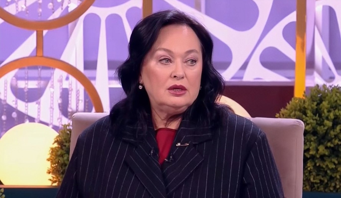 В постели с крошками и машет хлыстом: сердитую на мужа Гузееву довел сюрприз