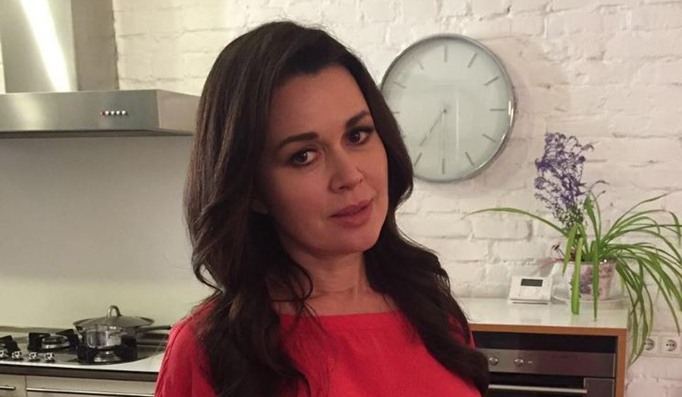 Чтобы не выглядела в гробу усохшей старушкой: как готовят к похоронам тело Заворотнюк