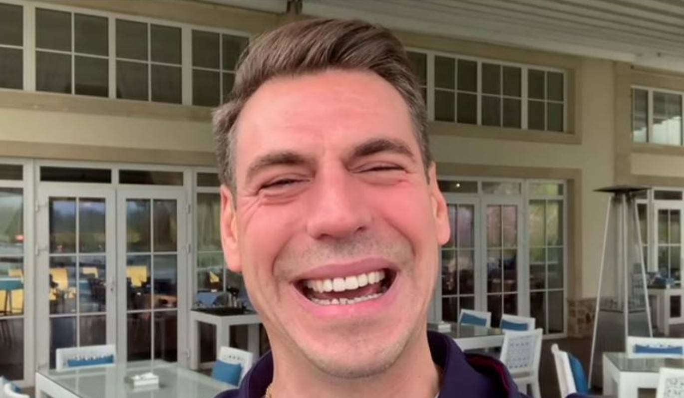 "Избивают и грабят": полночный крик Дюжева в Telegram вызвали преступники