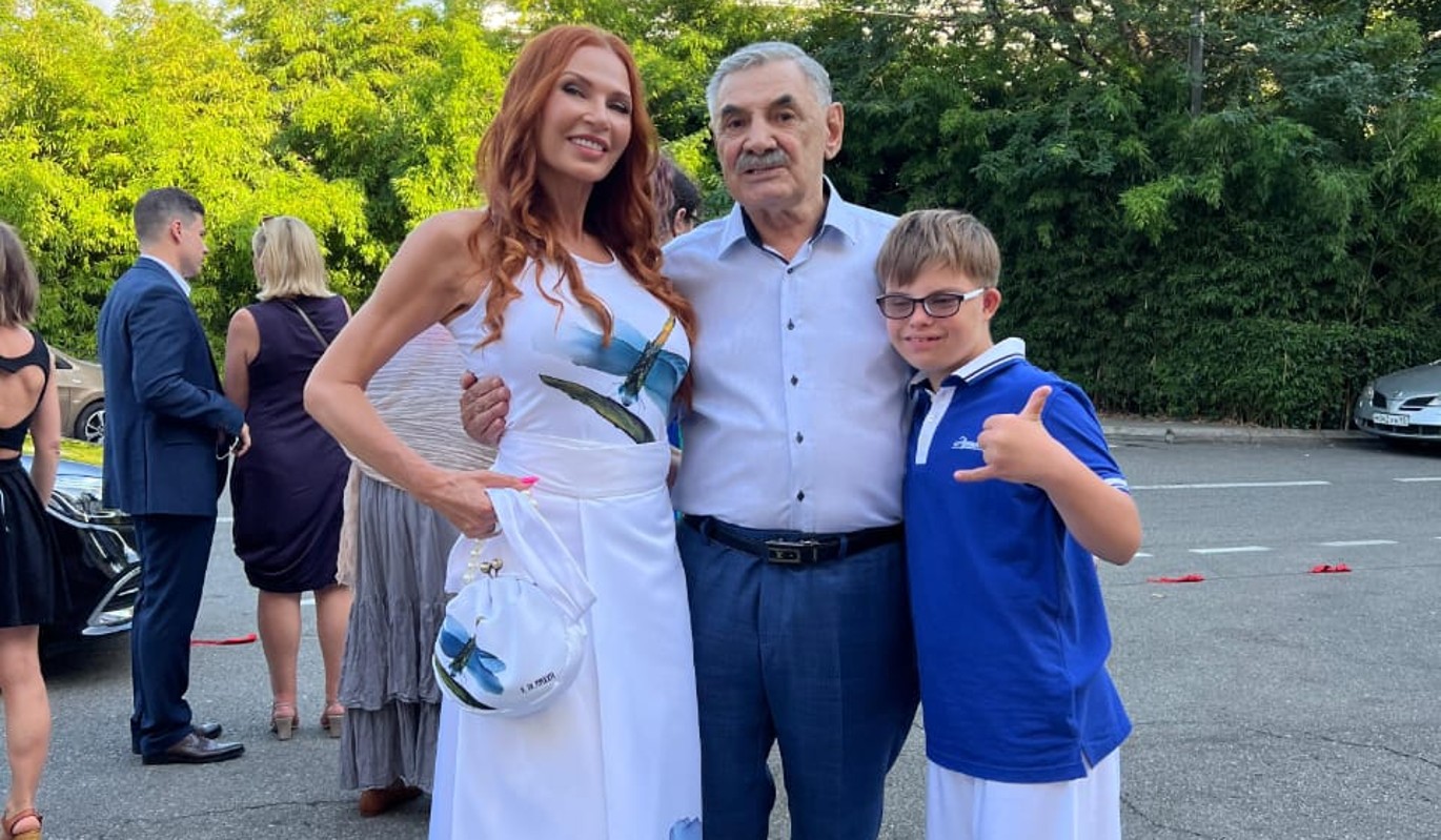 "Плакали и причитали": Бледанс объяснила решение оставить "солнечного" ребенка