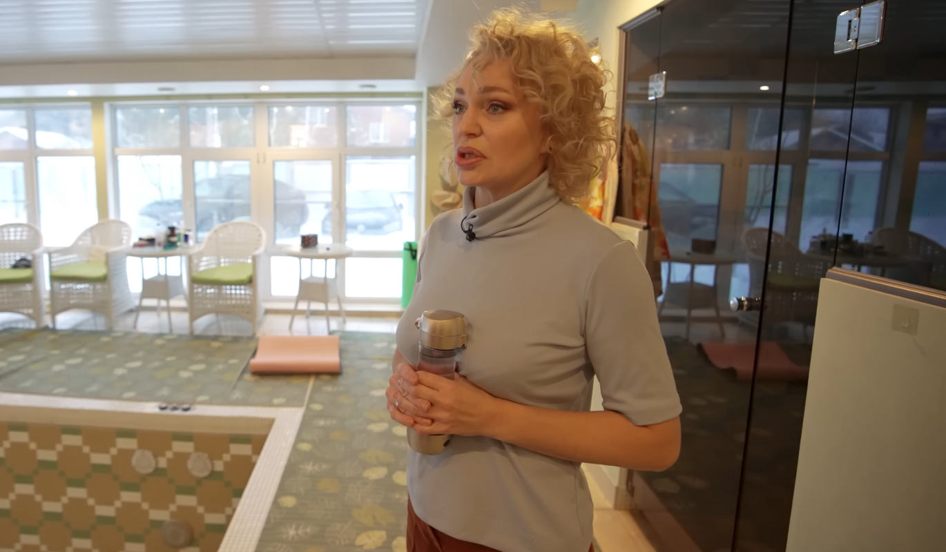 Алла Довлатова поделилась рецептом необычного летнего салата