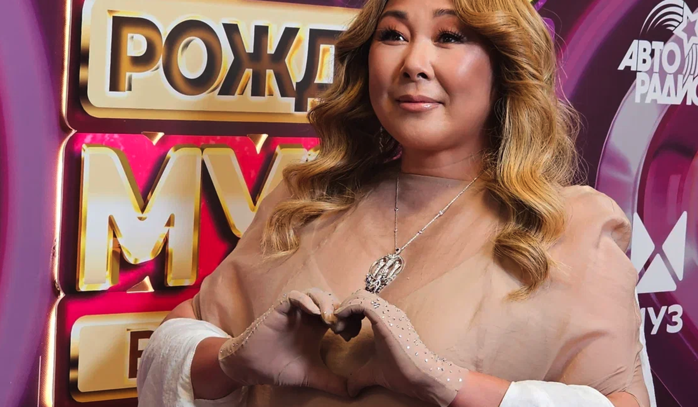 Анита Цой поздравила читателей "Дни.ру" с Новым годом