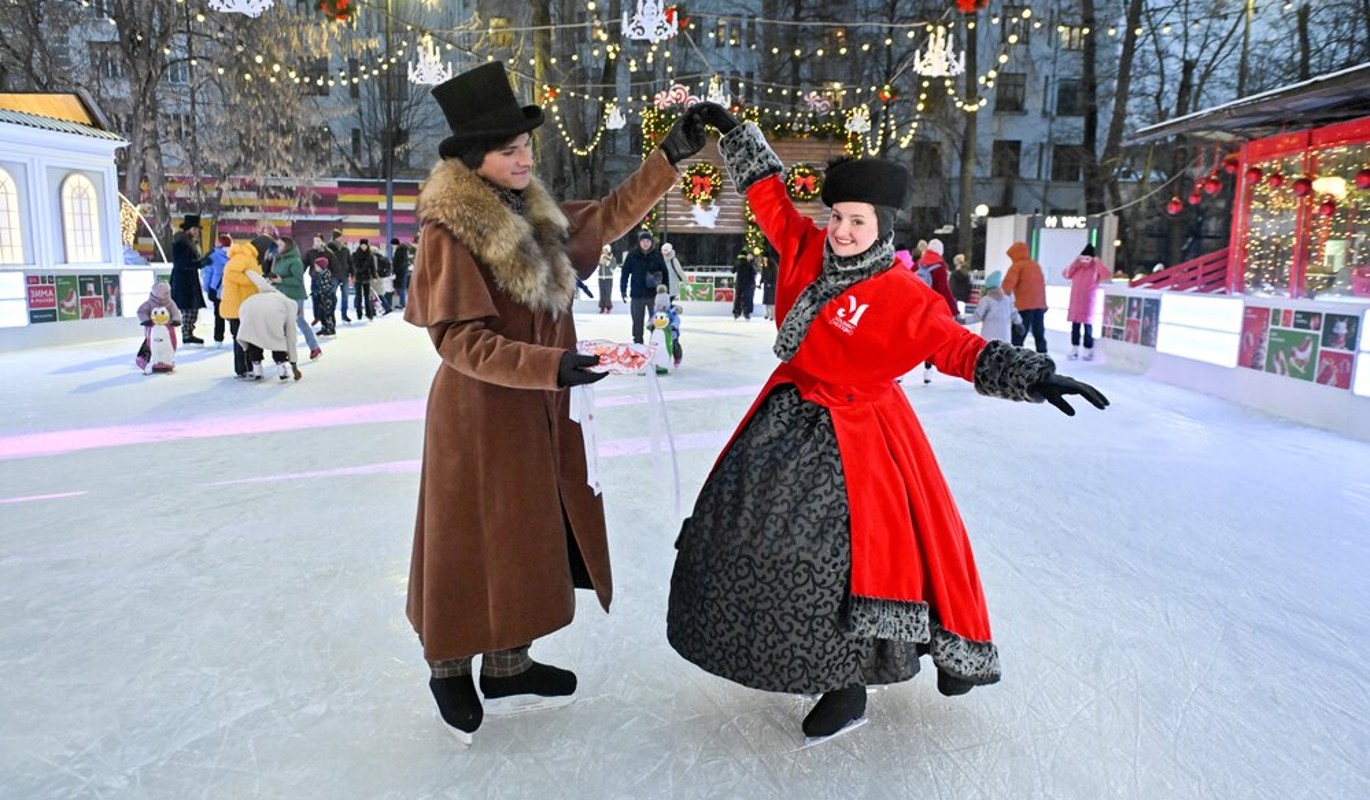 Почти 700 тысяч человек посетили катки "Зимы в Москве" в новогодние каникулы