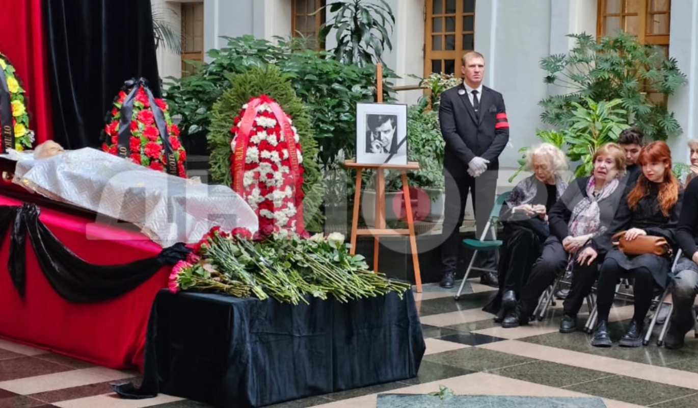 Вечная память: пронзительные кадры прощания Светланы Немоляевой с братом