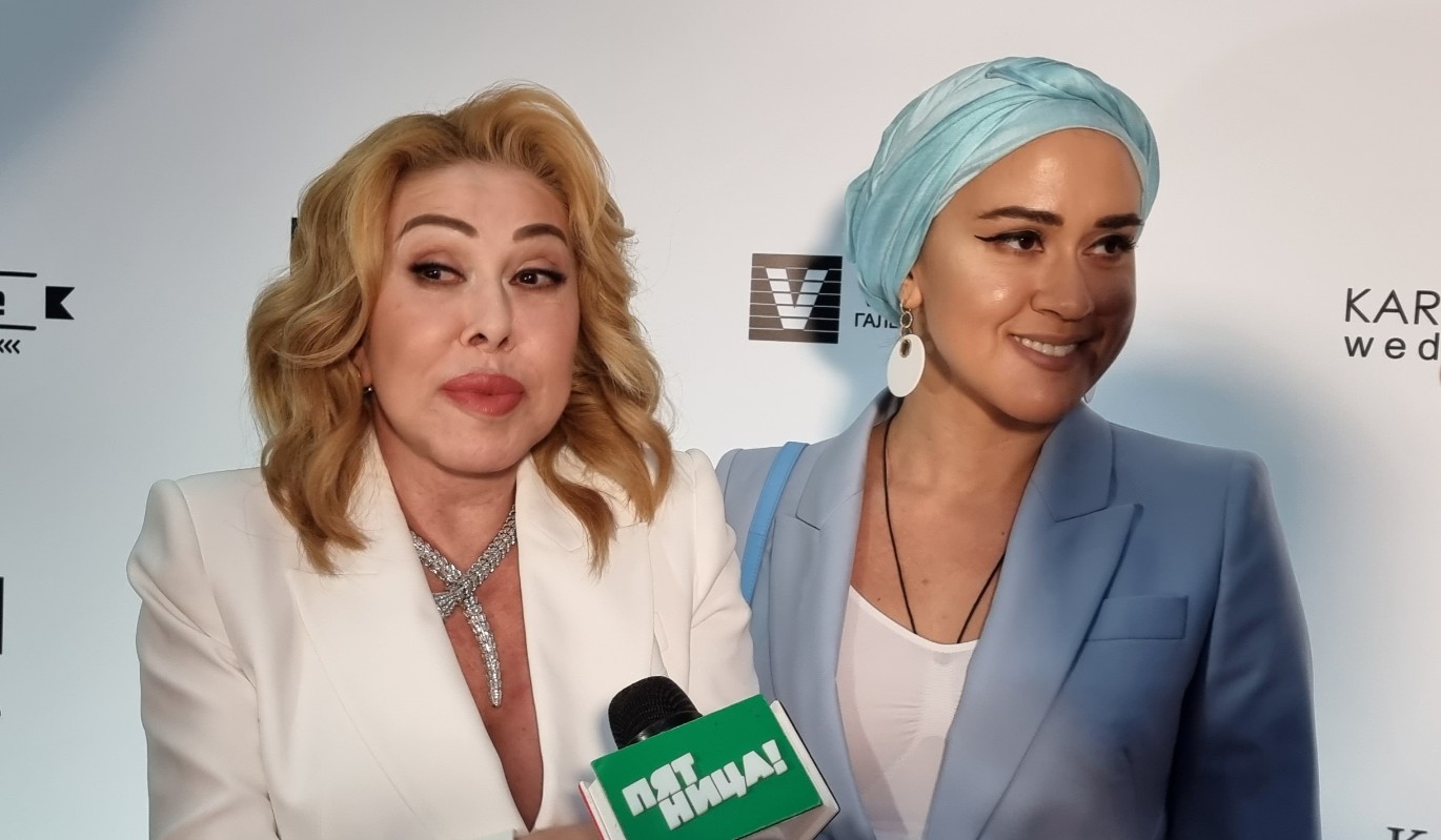 Вернувшаяся домой дочь Успенской продает свою картину на аукционе