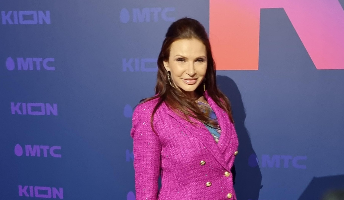 Эвелина Бледанс показала себя в детстве: уже в морщинах