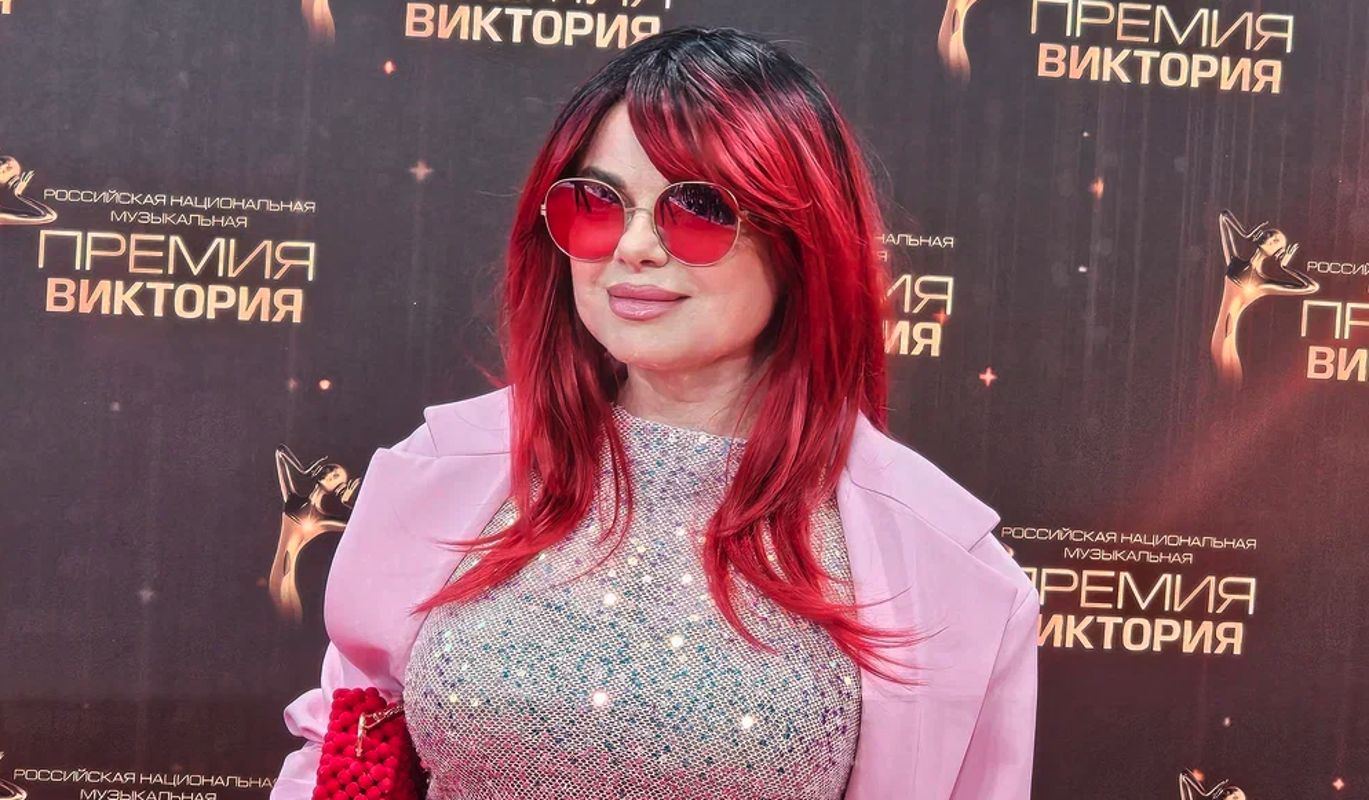 Тарзан предпочел семейному отдыху с Королевой приятный досуг с другими женщинами