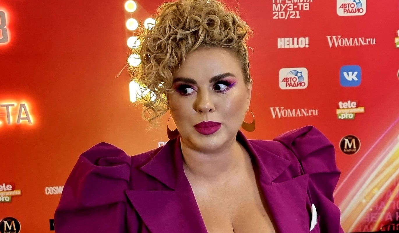 Анна Семенович с женатым любовником переехали из Москвы