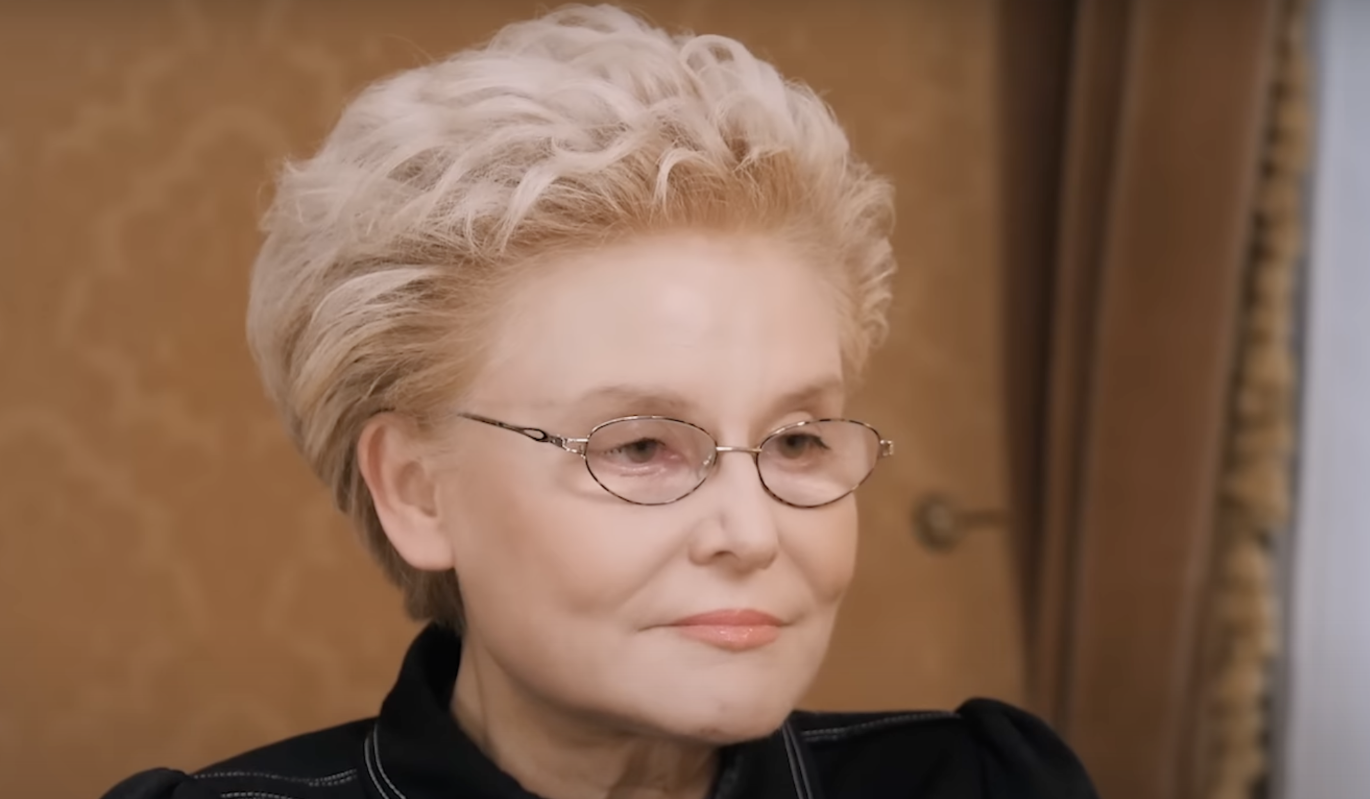 Телеведущая Елена Малышева разрыдалась в эфире Первого канала: Я не могу