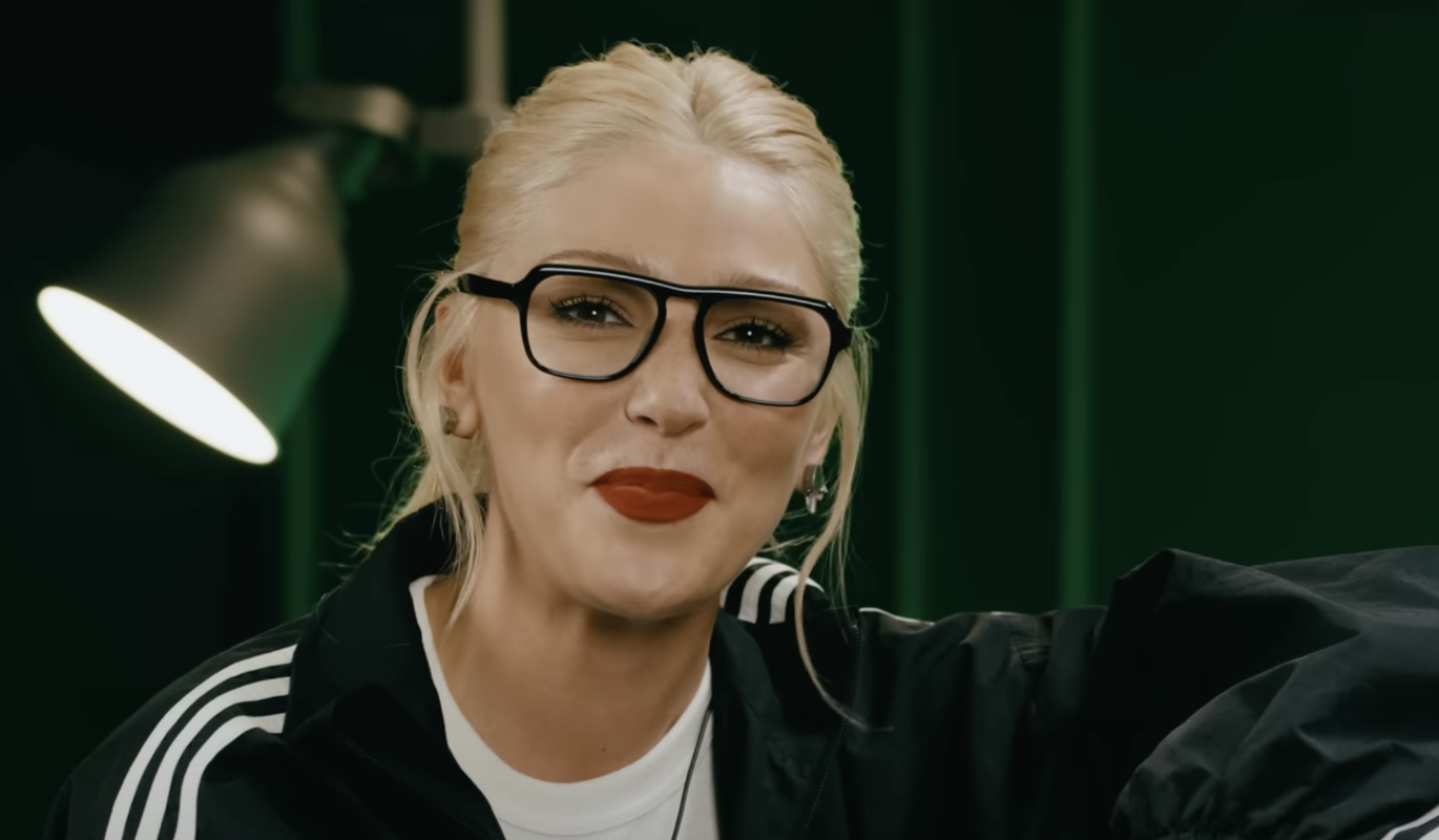 Виновница "голой" вечеринки Анастасия Ивлеева покинула Россию