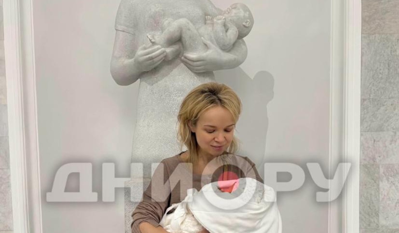 Сенсация: Цымбалюк-Романовская назвала имя новорожденной дочери и отца ребенка