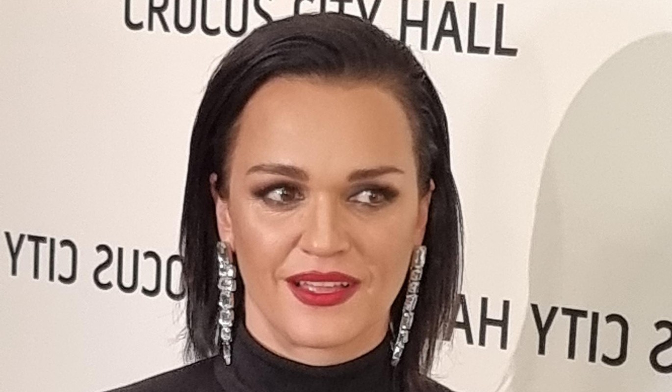 Оставшаяся в одиночестве Слава решила увести Евгения Петросяна из семьи: Бросайте свою швабру