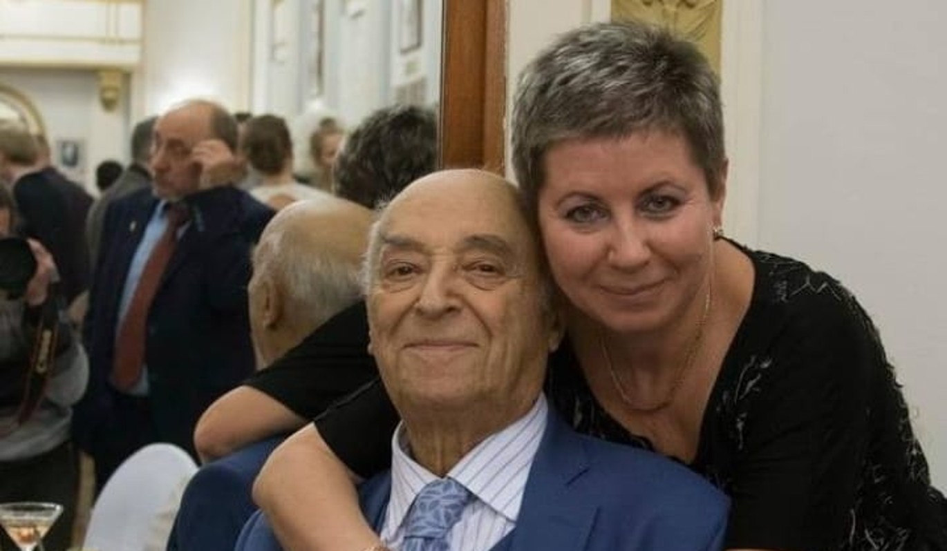 59-летня вдова Этуша всего за два дня перебила свой запах благодаря необычной ложке