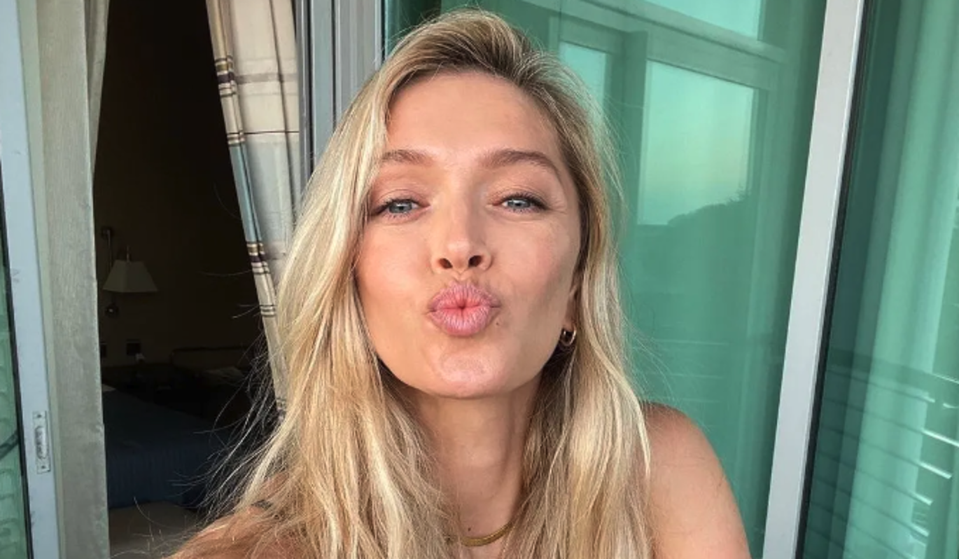 Разведенной Брежневой сделали предложение прямо во время выступления на сцене