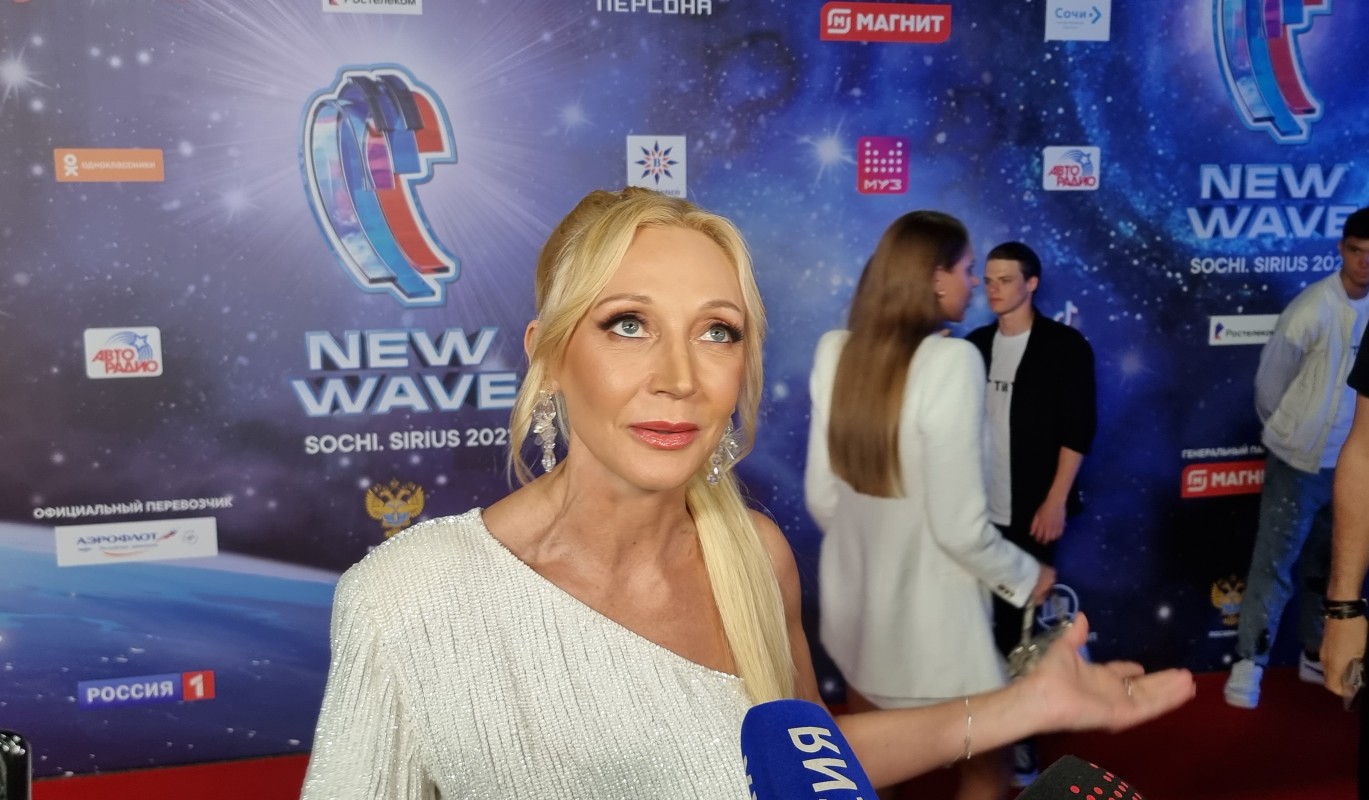 Столкнувшаяся с трудностями Орбакайте полетела за деньгами к матери