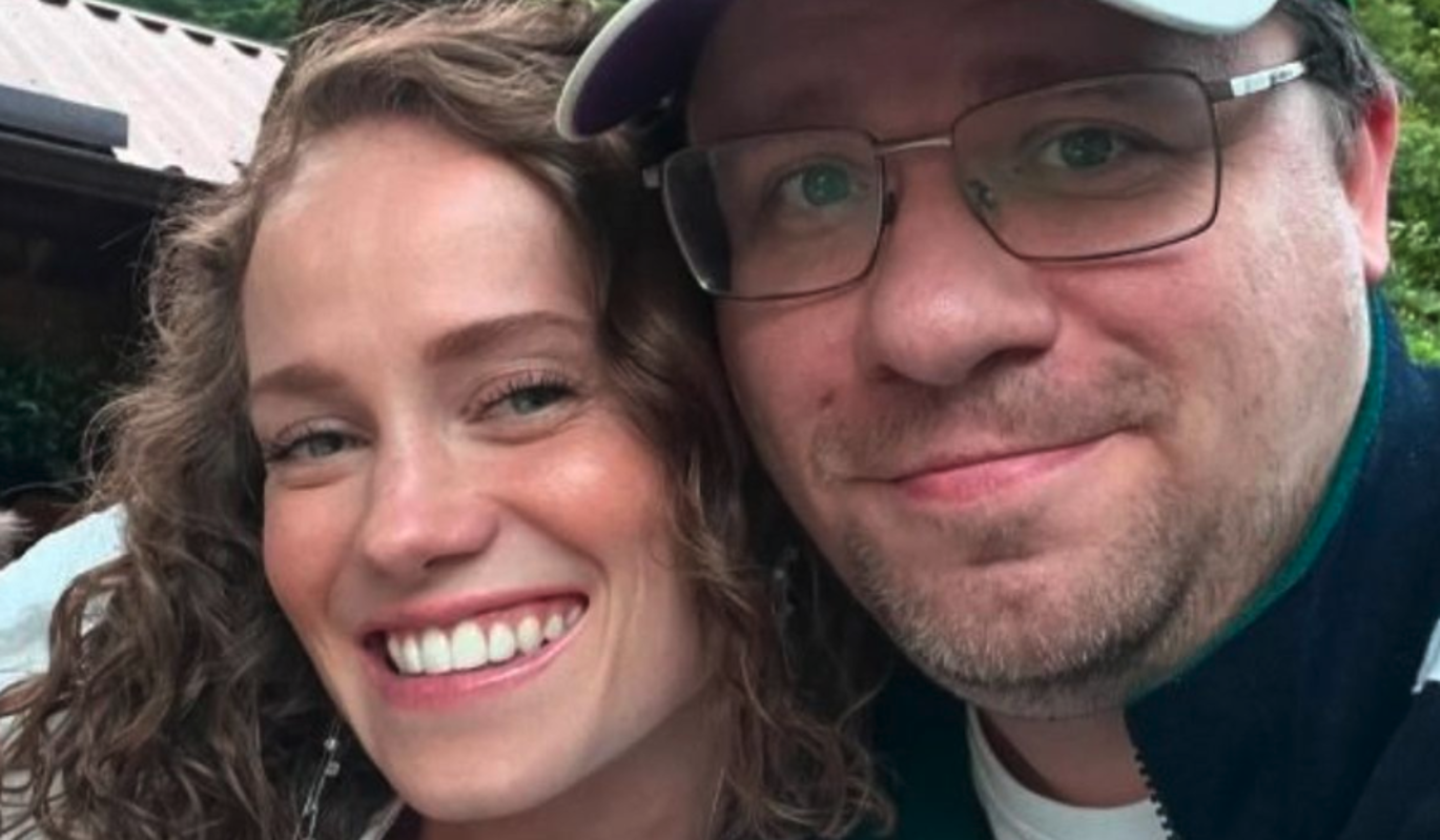 Молодую жену Харламова заподозрили в беременности: Изменения в фигуре заметны