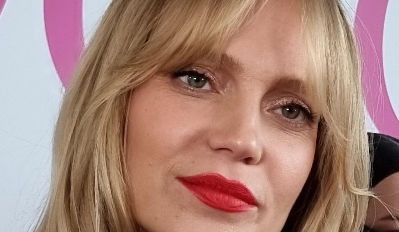 В очередной раз опозорившаяся Глюкоза появилась в Грибоедовском ЗАГСе за ручку с молоденьким