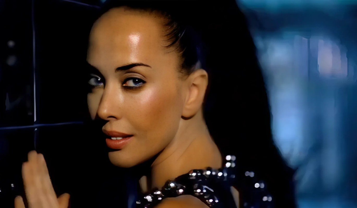 На могиле Жанны Фриске в день годовщины ее смерти разгорелся скандал