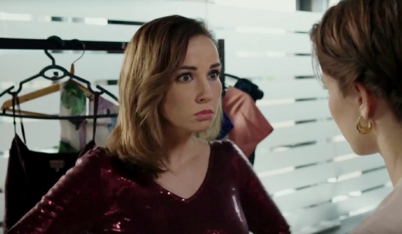 Кувыркавшаяся в постели Анфиса Чехова получила жуткую травму