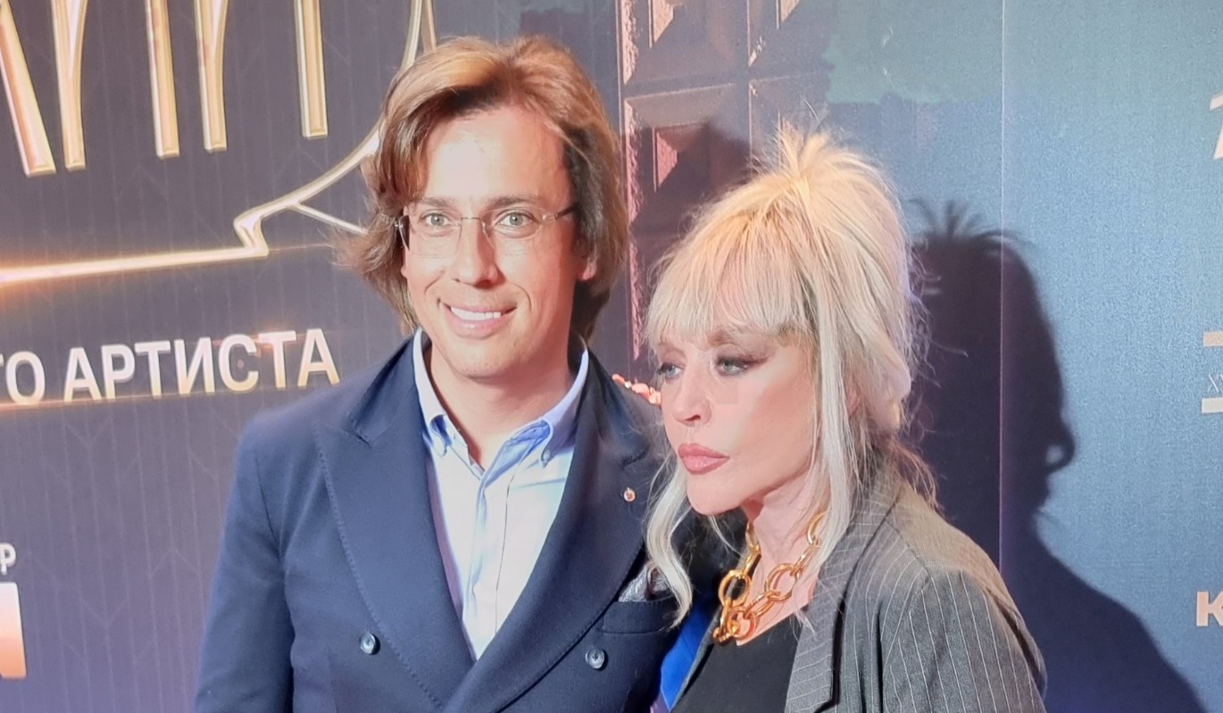 Муж Пугачевой Галкин* попал под колеса автомобиля: разрезало артерию