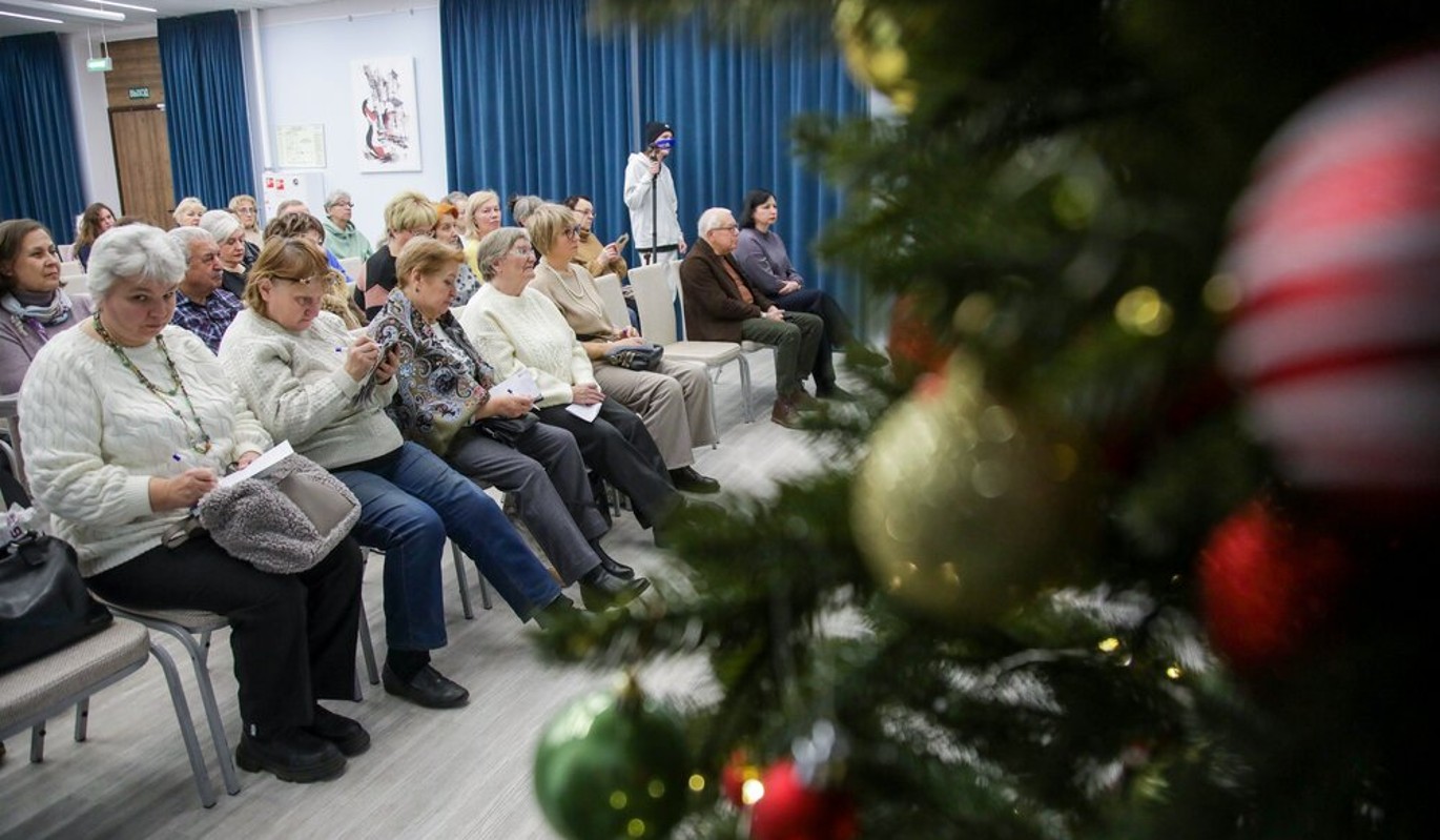 Участникам "Московского долголетия" помогут освоить национальный мессенджер