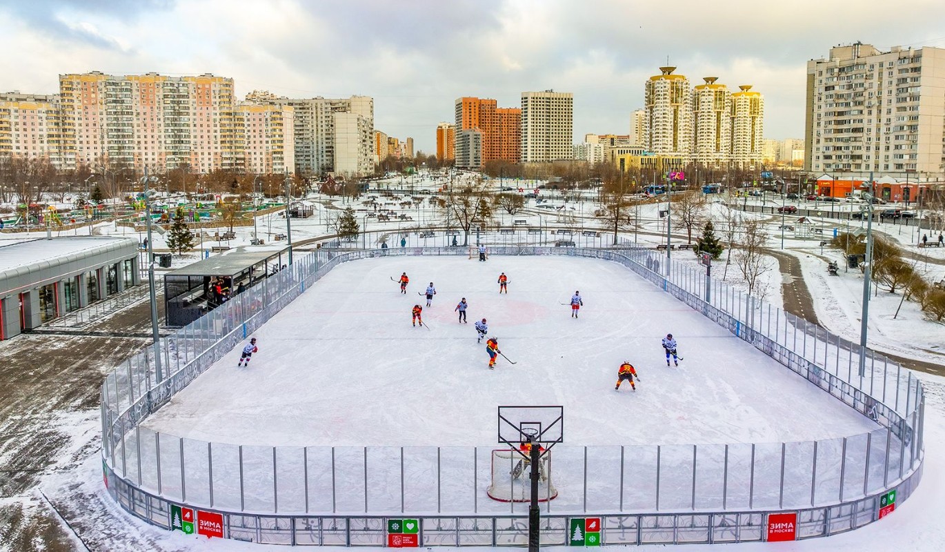Почти 1300 катков будут работать для москвичей и туристов этой зимой