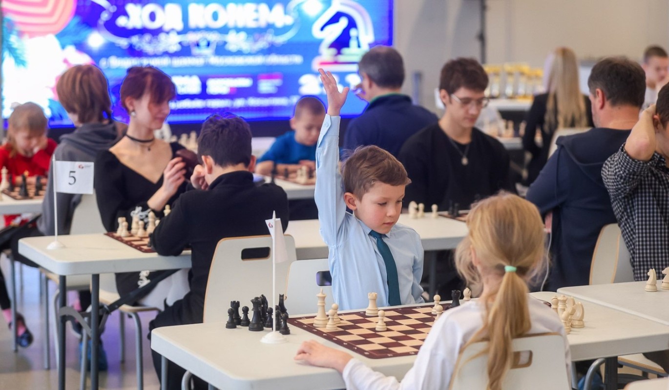 "Ход конем": во Дворце пионеров разыграли шахматные партии и новогодние сюрпризы