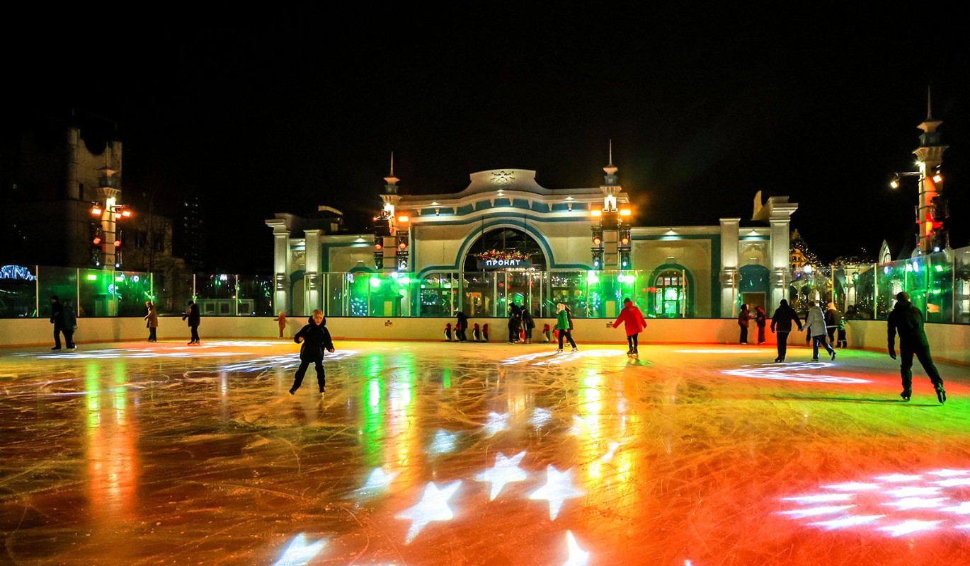 Ледовый сезон продолжается: катки "Московских сезонов" ждут гостей до конца зимы